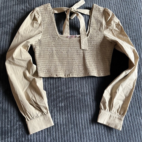 Bailey Rose Tops - Beige Long Sleeve Crop Top | M | NWT